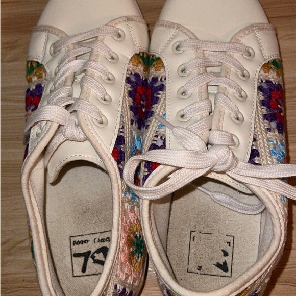Dirty Laundry Sneakers Womens 7 Crochet Granny Squares  Boho Festival - Picture 5 of 8